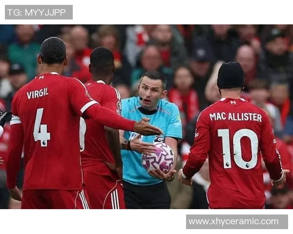 友谊赛切尔西与曼联激战成平局神扑引发争议判罚全场沸腾